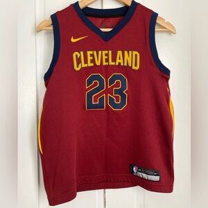 Nike Cleveland Cavaliers LeBron James #23 Youth Medium 10-12 NBA Jersey